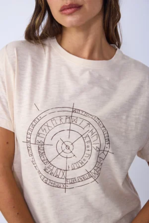 remera brujula